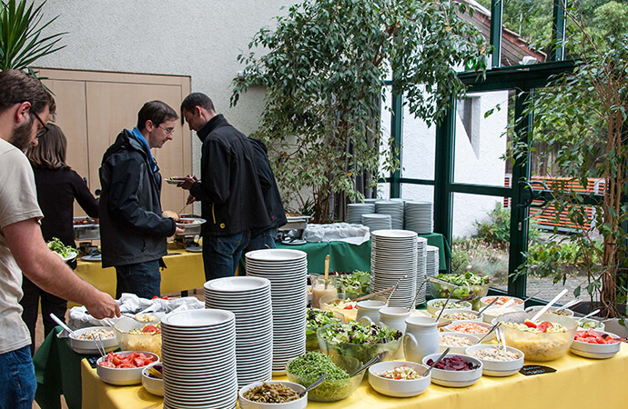 Buffet mit Personen, Stuttgart 